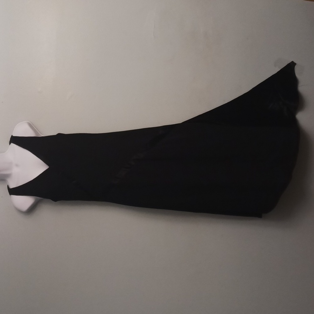 Jones New York size 12 women' black sleeveless maxi dress with side train.